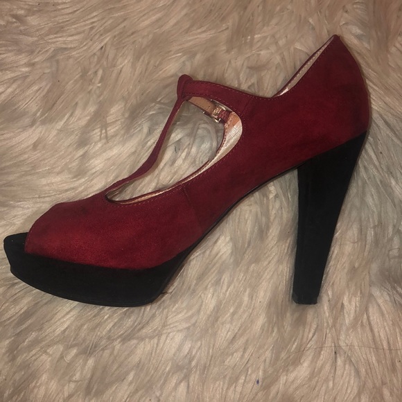 Flirty Marc Fisher Red Heels - Picture 4 of 4